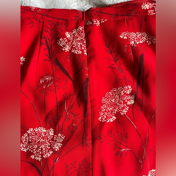 GORGEOUS red floral skirt - Picture 3 of 4